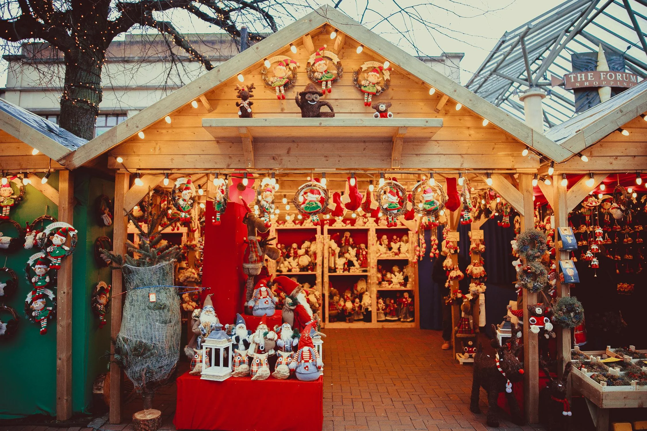 Read more about the article Find the best Christmas markets 2024: Festive shopping and fun